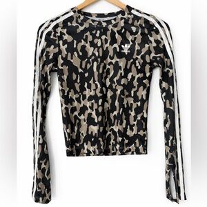 Adidas Originals Camo Long Sleeve Top w/ 3-Stripes Trefoil Logo. SIZE M